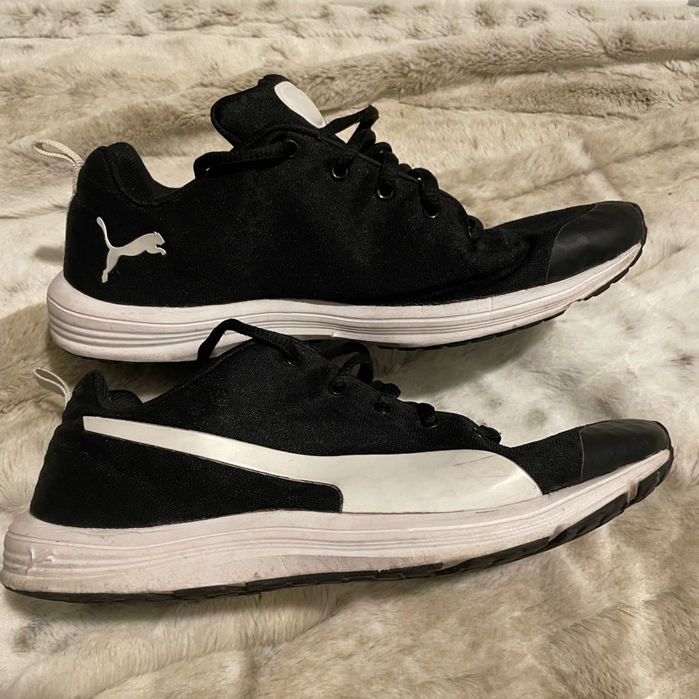Women’s Puma Sneakers Size 7